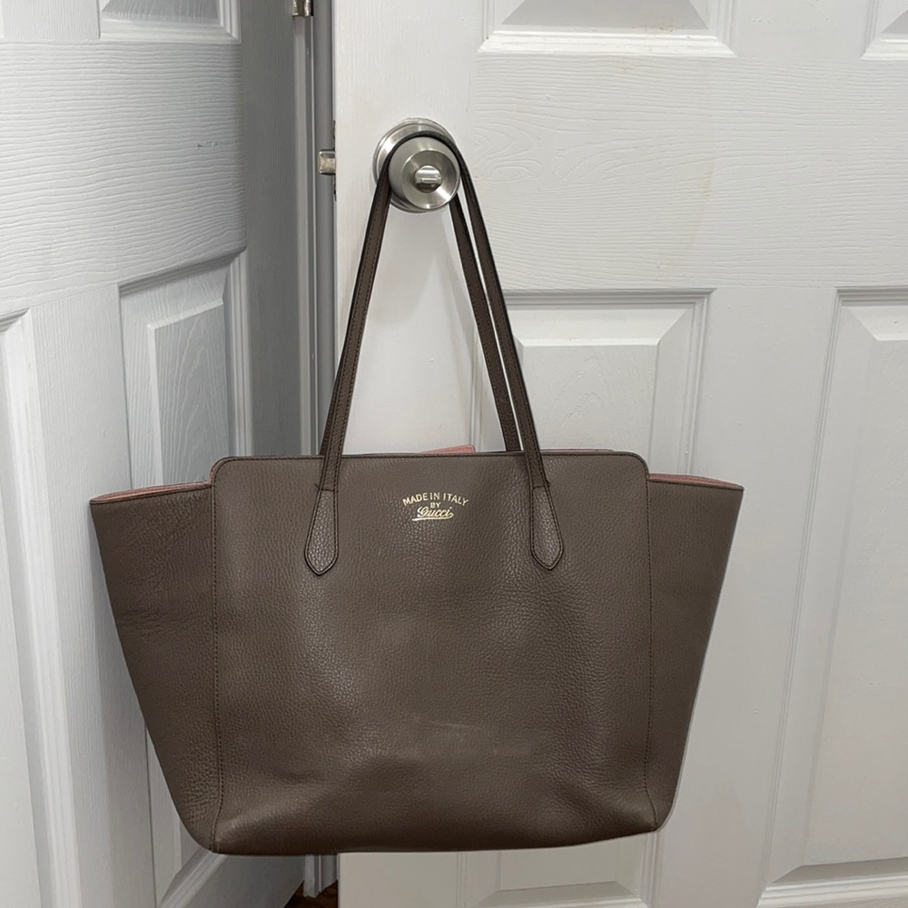 Final price!!  Large Gucci swing shoulder leather tote